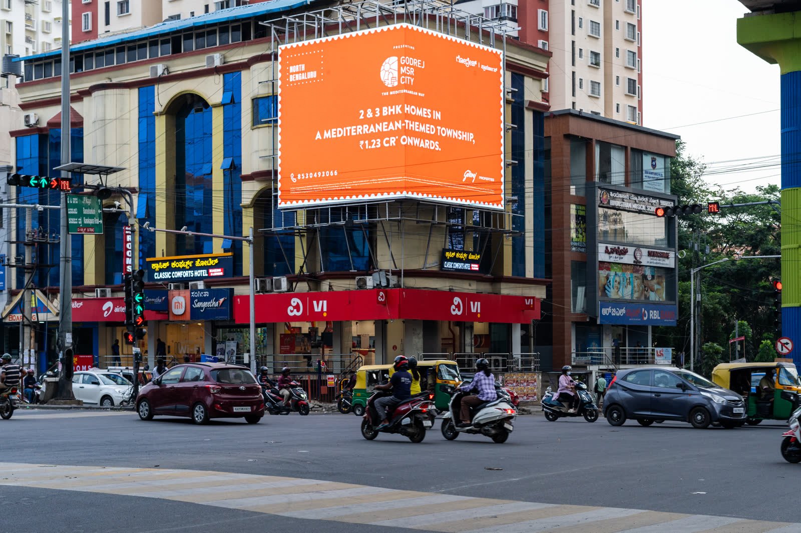 Sarakki Signal LED display in daylight